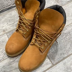 Timberland boots in wheat, men’s size 10 great condition just need to be cleaned
